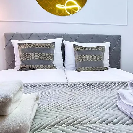 365pam - Gold Lejlighed